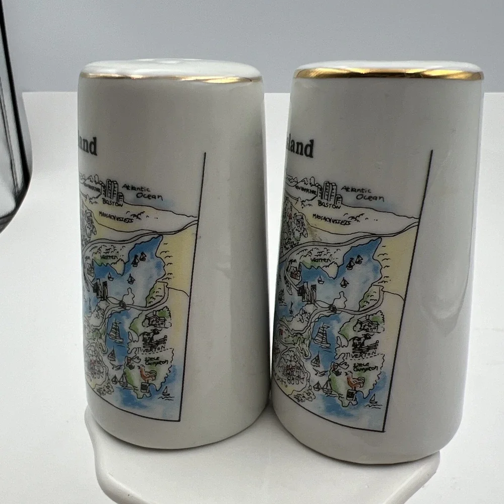 Vintage Rhode Island Souvenir Map Salt & Pepper Shaker‎ Set Gold Rim 3.25